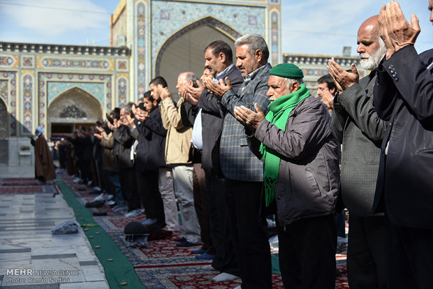 اقامه نماز باران در صحن حرم رضوی‎
