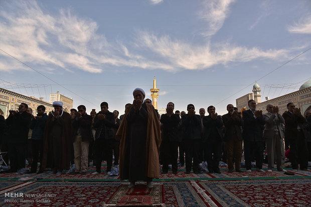 اقامه نماز باران در صحن حرم رضوی‎