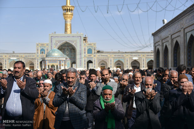 اقامه نماز باران در صحن حرم رضوی‎