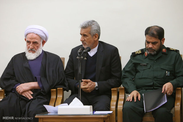 قائد الثورة الاسلامية يستقبل أعضاء مؤتمر شهداء سيستان وبلوشستان 