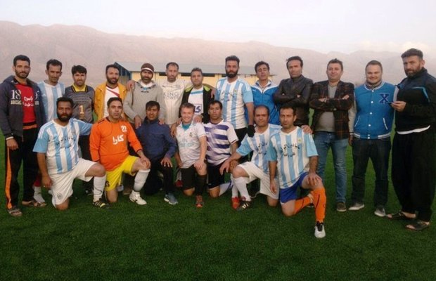 جهانگردان آلمانی به شهرستان کوار سفر کردند/فوتبال در زمین روستا - خبرگزاری  مهر | اخبار ایران و جهان | Mehr News Agency