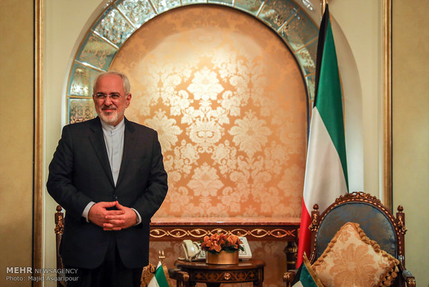 Zarif holds talk with Kuwaiti counterpart