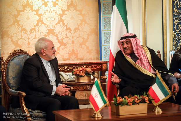 Zarif holds talk with Kuwaiti counterpart