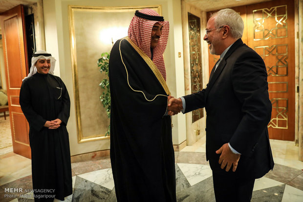 Zarif holds talk with Kuwaiti counterpart