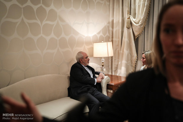 Zarif meets with EU chief