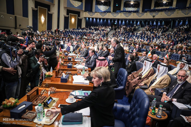 Zarif at Kuwait Intl. Conf. on Reconstruction of Iraq