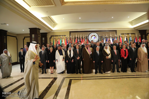 Zarif at Kuwait Intl. Conf. on Reconstruction of Iraq