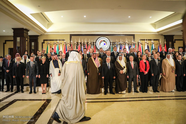 Zarif at Kuwait Intl. Conf. on Reconstruction of Iraq