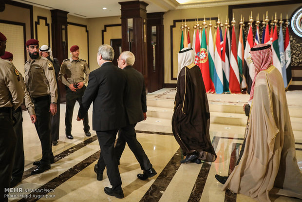 Zarif at Kuwait Intl. Conf. on Reconstruction of Iraq