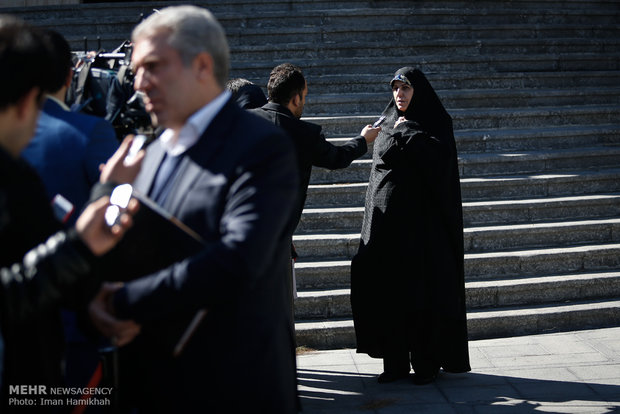 حاشیه جلسه ی هیئت دولت