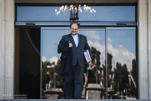 حاشیه جلسه ی هیئت دولت