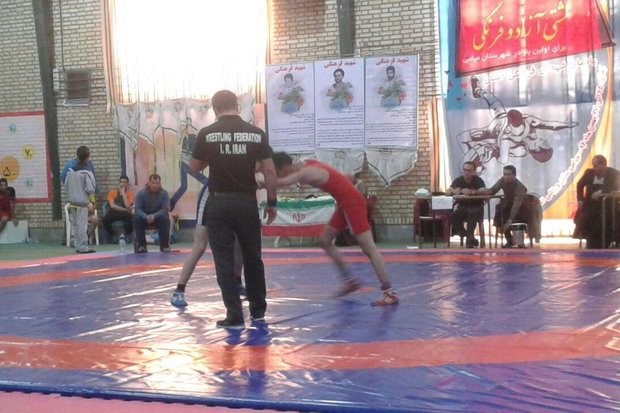 مسابقات استانی کشتی آموزشگاه‌های استان سمنان برگزار شد