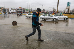 بارندگی در ۱۲ استان کشور/ تهران در روز طبیعت بارانی است