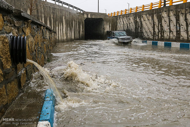 آتش‌نشانان همدانی در ۴ حادثه آبگرفتگی معابر به کمک شهروندان رفتند