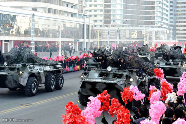 Kuzey Kore ordusunun askeri geçit töreni