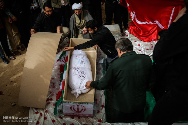 مراسم تشییع و تدفین دو شهید گمنام در دانشگاه پیام نور مرکز اهواز