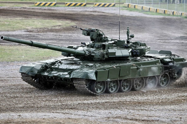 ارتش عراق ۳۶ تانک T-۹۰ از روسیه تحویل گرفت