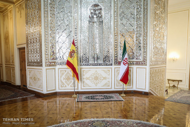 Zarif meets Spanish counterpart in Tehran
