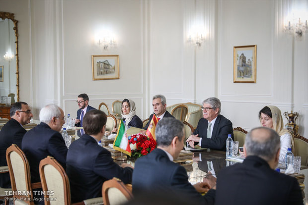 Zarif meets Spanish counterpart in Tehran