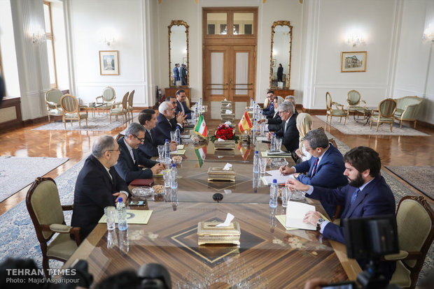 Zarif meets Spanish counterpart in Tehran