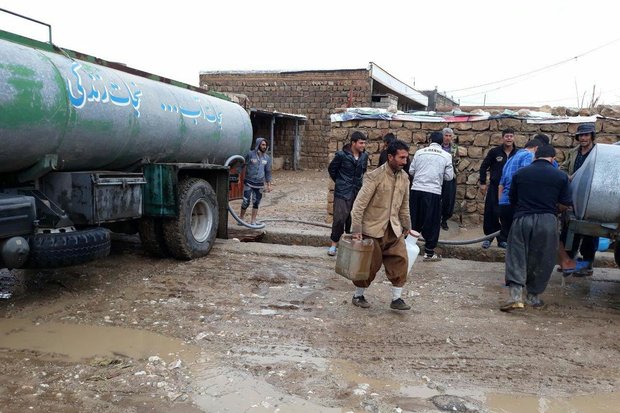 قطعی یک‌هفته‌ای آب روستای «میدان»/ مردم با تانکر آب‌رسانی می‌شوند