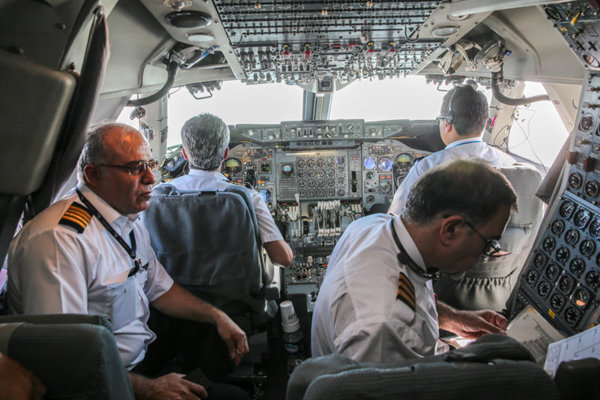 وضعیت حقوق و دستمزد خلبانان در شرایط کرونایی/ گروه پروازی بیمه بیکاری می‌گیرند؟