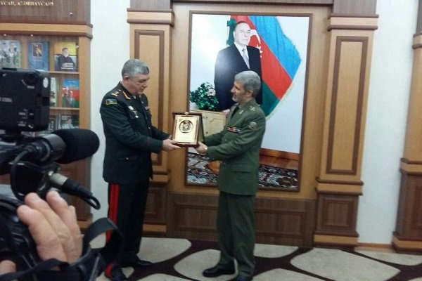 سفر وزیر دفاع به جمهوری آذربایجان