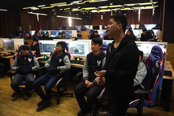 یک مدرسه چینی بازی های ویدئویی آموزش می دهد