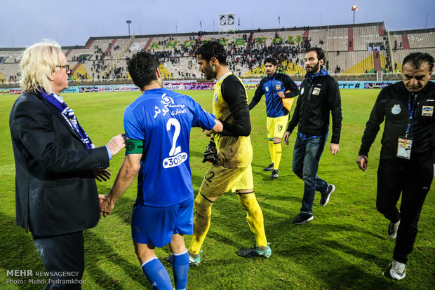 مباراة فريقي "فولاد خوزستان" و "استقلال طهران"