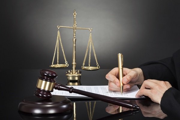 ثبت ۱۳۰ مورد شکایت از وکلا در استان همدان/ ۳ پرونده وکالت باطل شد