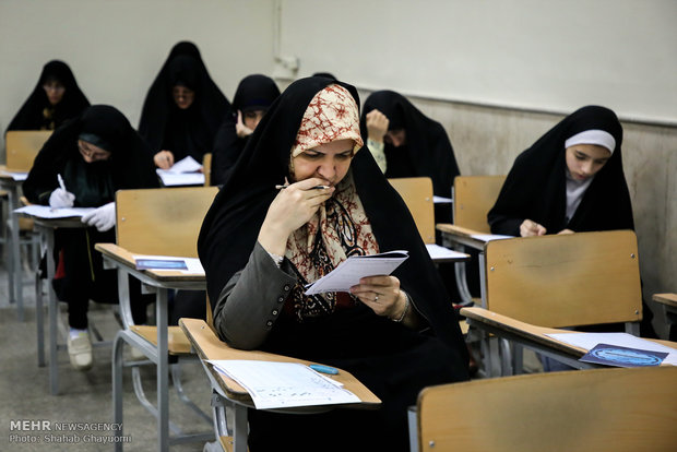 ٣٦٤٢ نفر زنجانی در  آزمون سراسری قرآن و عترت شرکت کردند