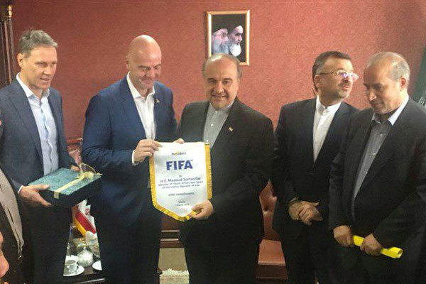 وزارت ورزش: از فیفا و AFC انتقاد کنید نه از داخلی‌ها!