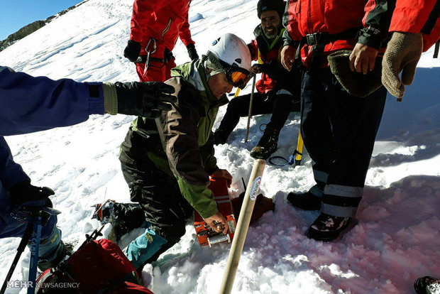 Searchers get ATR 72 block box down from top of Mount Dena