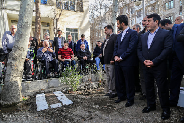 بازدید محمدجواد آذری جهرمی وزیر ارتباطات و فناوری اطلاعات از آسایشگاه جانبازان شهید بهشتی