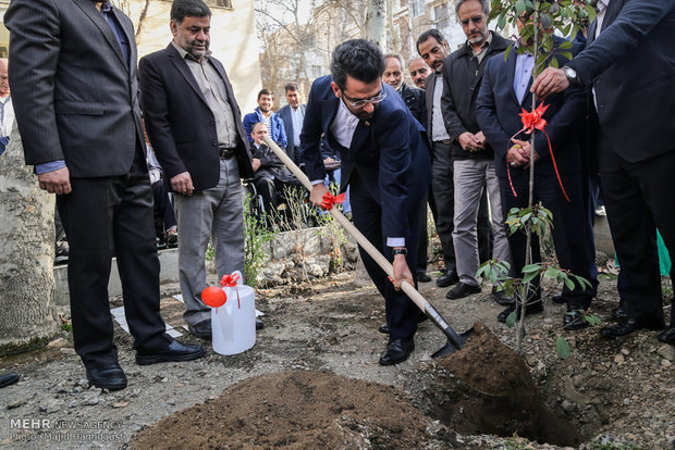 بازدید محمدجواد آذری جهرمی وزیر ارتباطات و فناوری اطلاعات از آسایشگاه جانبازان شهید بهشتی