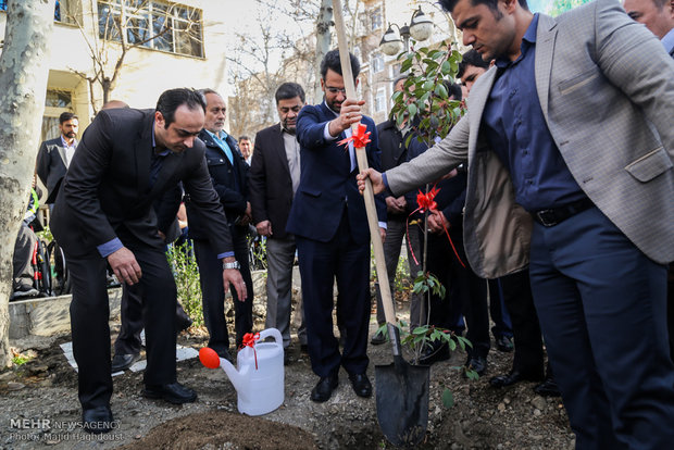 بازدید محمدجواد آذری جهرمی وزیر ارتباطات و فناوری اطلاعات از آسایشگاه جانبازان شهید بهشتی