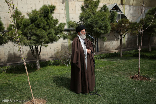 Ayat. Khamenei plants 2 saplings to mark Arbor Day