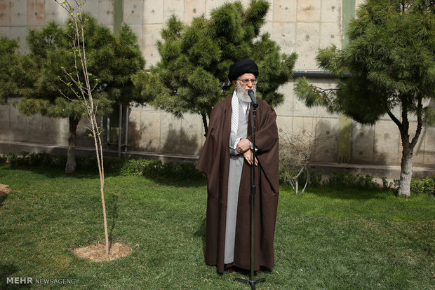 Ayat. Khamenei plants 2 saplings to mark Arbor Day