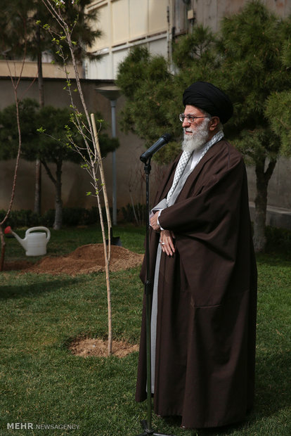 Ayat. Khamenei plants 2 saplings to mark Arbor Day