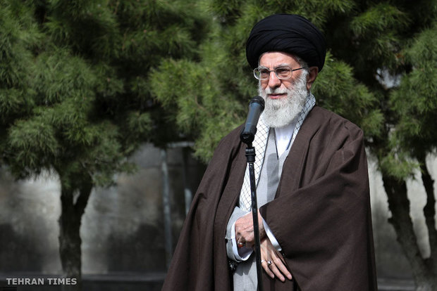 On National Tree Planting Day, Ayatollah Khamen plants tree saplings