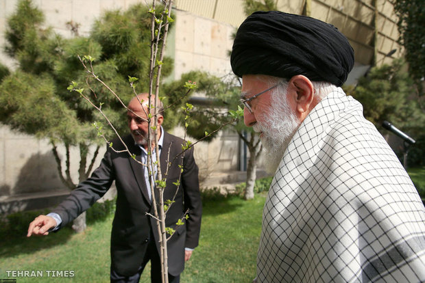 On National Tree Planting Day, Ayatollah Khamen plants tree saplings