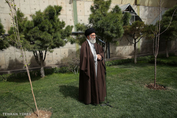 On National Tree Planting Day, Ayatollah Khamen plants tree saplings