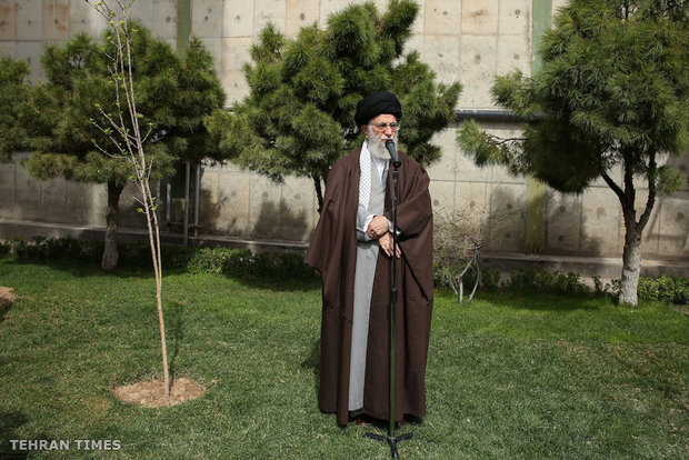 On National Tree Planting Day, Ayatollah Khamen plants tree saplings