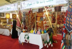 نمایشگاه صنایع دستی و سوغات در بیجار برپا شد