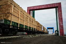 ورود و تخلیه بار قطار های خارجی در بارانداز ریلی آستارا