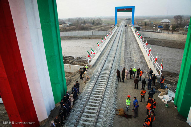 İran-Azerbaycan sınırındaki köprüde sona doğru