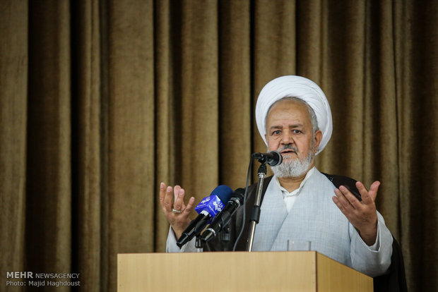مذاکره با آمریکا هیچ امتیازی برای ایران ندارد/ حل مشکلات دست مردم