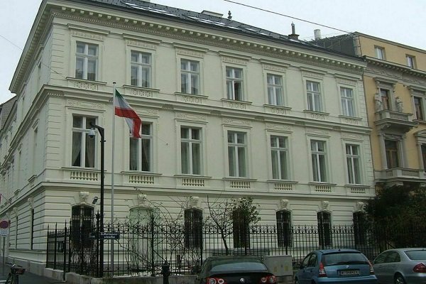 Attacker shot dead outside Iran envoy's Vienna residence