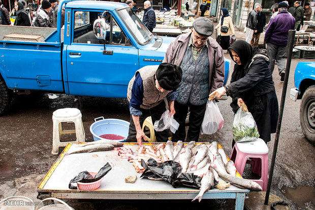 بازار ماهی فروشان انزلی، چند روز مانده به عید نوروز