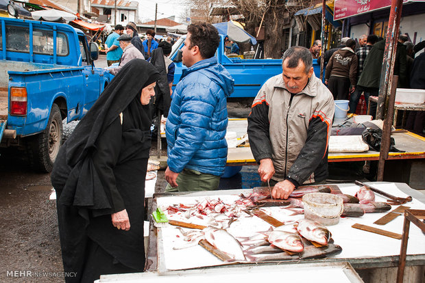بازار ماهی فروشان انزلی، چند روز مانده به عید نوروز